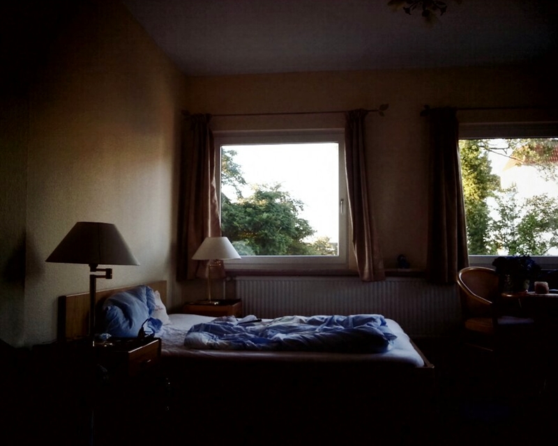 Hotelzimmer und Fenster