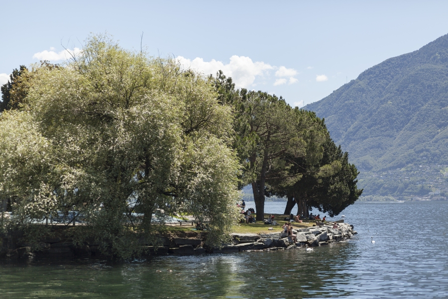 Menschen am See