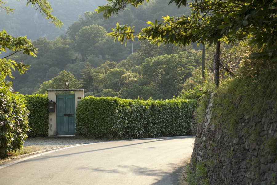 Cavigliano, Ein kleines Tor, das zum Tal führt.